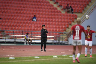 BANGKOK, THAILAND - 14 Kasım 2020: Akira Nishino, Tayland ile Rajamangkala Stadyumu 'nun tüm yıldızları arasında oynanan dostluk maçı sırasında