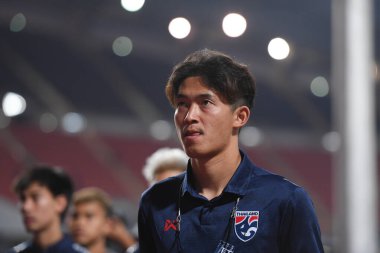 BANGKOK. THAILAND - 11 Kasım 2020: Tayland ile Rajamangkala Stadyumu 'ndaki All STAR maçında 14 numaralı Nattawut Suksum