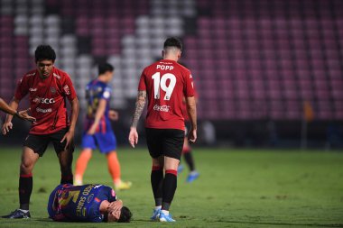 NONTHABURI, THAILAND - 23 Şubat 2021: Pop Willian # 19 SCG MUANGTHONG 'un SCG MUGTHONG ile SCG STADIUM, Tayland' da PORT FC 'a karşı eylemi sırasında