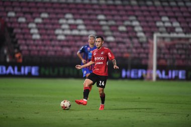 NONTHABURI, THAILAND - 23 Şubat 2021: Wongsakorn Chaikultewin # 24 SCG MUANGTHONG ile SCG MUANGTHONG arasında SCG STADIUM, Tayland 'da PORT FC' a karşı eylem halinde