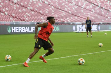 KALLANG, SINGAPORE - 19 Temmuz 2019: Aron Wan-Bissaka # 29 MANCHESTER UTD Milli Stadyum, Singapur 'daki antrenman sırasında görev başında