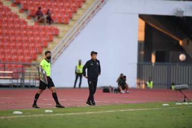 BANGKOK, THAILAND - 14 Kasım 2020: Akira Nishino, Tayland ile Rajamangkala Stadyumu 'nun tüm yıldızları arasında oynanan dostluk maçı sırasında