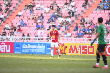 BANGKOK. THAILAND - 11 Kasım 2020: Tae Hyeong Parkı # 2 numaralı oyuncu, Tayland ile Rajamangkala Stadyumu 'nun tüm yıldızları arasında oynanan dostluk maçı sırasında