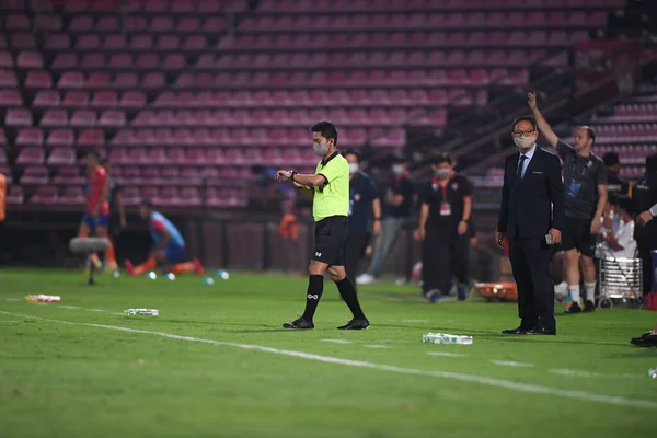 Nonthaburi Tailandia Febrero 2021 Árbitro Asistente Acción Durante Thaileague Entre — Foto de Stock