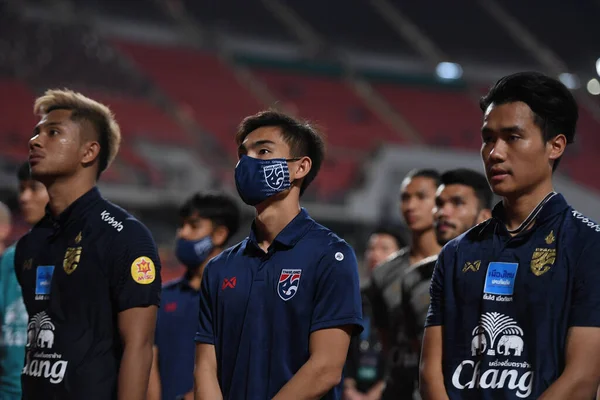 BANGKOK, THAILAND - 14 Kasım 2020: Tayland oyuncuları, Tayland ile Rajamangkala Stadyumu arasındaki dostluk maçı sırasında