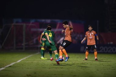 Chiangrai-Tayland-FEB 18, 2020: Chiangrai utd 'ın oyuncusu 2020 Kıç Savaşı sırasında Beijing guoan fc' ye karşı Birleşik Stadyum, Chiangrai, Tayland