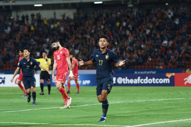 Bangkok-Tayland-9 Ocak 2020: Supanat Mueanta # 17 Tayland Futbol Şampiyonası 2020 yılında Tayland ile Tayland rajamankala Stadyumu 'ndaki Bahreyn karşılaşması sırasında