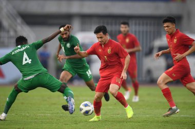 Bangkok-Tayland-18 Ocak 2020: Tayland sahasında Tayland ile Tayland sahasında Suudi Arabistan arasındaki 2020 şampiyonluğu sırasında Suppachok sarachart Player of thailand