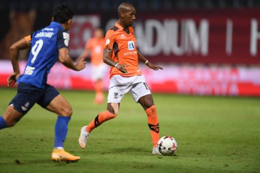 Bangkok-Tayland-20 Mar 2021-Steeven Jeel Langil # 11 Ratchaburi oyuncusu BG Prathum ile Léo Stadyumu 'ndaki ratchaburi maçı sırasında
