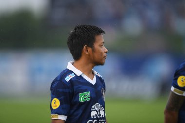 Nakhonpathom-Tayland-10 OCT 2020-Eakkapoom potarungrot # 8 nolu nakhonpathom oyuncusu spor okulu stadyumunda nakhonpathom arasında oynanan dostluk maçı sırasında