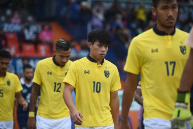 Nakhonpathom-Tayland-10 OCT 2020 - Eakkanit Panya # 10 Tayland Futbol Ligi Stadyumu 'ndaki Nakhonpathom maçında
