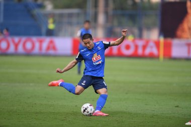 Bangkok-Tayland-20 Mar 2021-Pathompol jaroenrattanapirom # 18 bg prathum oyuncusu BG prathum arasında Leo Stadyumu, Tayland 'da ratchaburi' ye karşı eylem halinde.