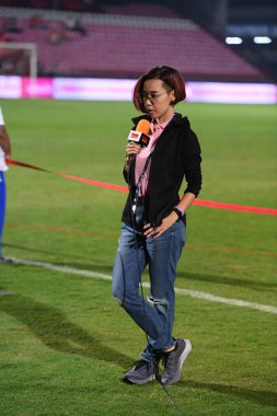 Bangkok-Tayland-2 Şubat 2020: Tayland şampiyon kupası 2020 'de SCG Stadyumu' ndaki liman fc 'sine karşı birleşen Singha chiangrai arasında NATLADA KORSUWAN yayın konuşmacısı