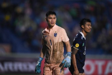 Nakhonpathom-Tayland-10 OCT 2020-Patiwat Kammai # 1 Tayland futbolcusu Tayland 'daki spor okulunun stadyumunda nakhonpathom maçında