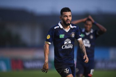 Nakhonpathom-Tayland-10 OCT 2020-Ferreira dos santos # 7 nolu nakhonpathom oyuncusu, Tayland spor okulu stadyumunda nakhonpathom arasında oynanan dostluk maçı sırasında