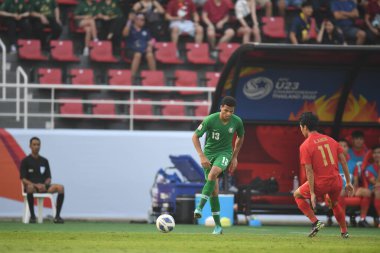 Bangkok-Tayland-18 Ocak 2020: Khalid Dubaysh # 13 Suudi Arabistan Oyuncusu 2020 AFC U23 Şampiyonası 'nda Tayland, Tayland' daki Tayland Stadyumu 'nda