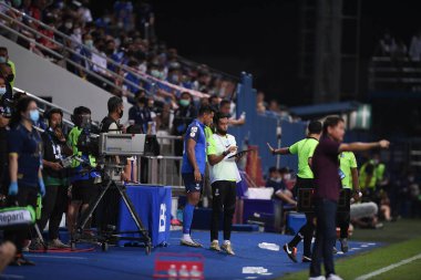 Bangkok-Tayland-20 Mar 2021-Sirote Chatthong # 35 bg prathum oyuncusu BG prathum ile Léo Stadyumu 'nda ratchaburi karşı karşıya