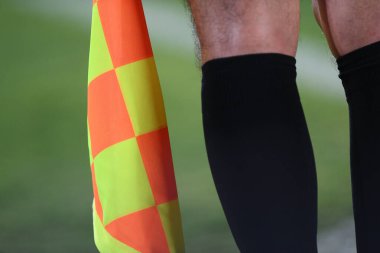 Hakem yardımcısı bayrağı, seçici odaklanma