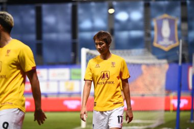 Bangkok-Tayland-20 Mar 2021-Eakkaluk thongkit # 17 ratchaburi oyuncusu BG Prathum ile Léo Stadyumu 'nda ratchaburi karşı karşıya