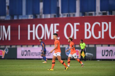 Bangkok-Tayland-20 Mar 2021-Luke Ormanı 6 numaralı ratchaburi oyuncusu BG Prathum ile Tayland 'daki Leo Stadyumu' nda ratchaburi karşı karşıya.