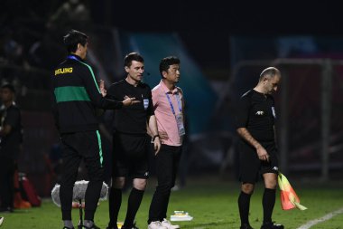 Chiangrai-Tayland-FEB 18, 2020: MASAMI TAKI Chiangrai radyosunun baş antrenörü, 2020 yılında Pekin guoan fc 'sine karşı Birleşik Stadyum, Chiangrai, Tayland