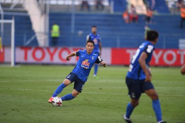 Bangkok-Tayland-20 Mar 2021-Pathompol jaroenrattanapirom # 18 bg prathum oyuncusu BG prathum arasında Leo Stadyumu, Tayland 'da ratchaburi' ye karşı eylem halinde.