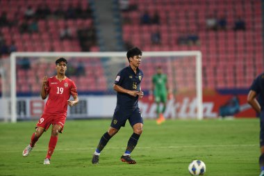 Bangkok-Tayland-9 Ocak 2020: Tayland rajamankala Stadyumu 'nda Tayland ile Bahreyn karşılaşması arasında AFC U23 şampiyonluğu sırasında Sorawit panthong oyuncusu eylemde