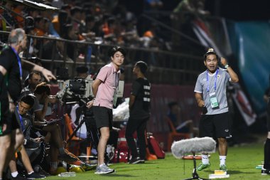 Chiangrai-Tayland-FEB 18, 2020: CHITTAWAN CHINANUWAT Chiangrai utd 'un Birleşmiş Stadyum, Chiangrai, Tayland' daki Pekin guoan FC 'sine karşı 2020 yılının arifesinde faaliyet gösteren danışmanı