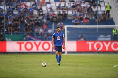 Bangkok-Tayland-20 Mar 2021-Victor Cardozo # 5 numaralı BG Prathum oyuncusu BG Prathum ile Tayland 'daki Leo Stadyumu' nda ratchaburi karşı karşıya