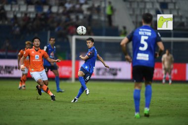 Bangkok-Tayland-20 Mar 2021-Sarach yooyen # 6 bg prathum oyuncusu BG prathum ile Léo Stadyumu 'nda ratchaburi karşı karşıya