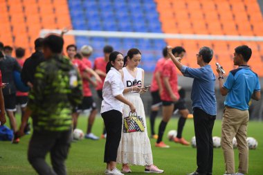 Bangkok-Tayland-20 Ocak 2020: PAT Stadyumu 2020 'de AFC Şampiyonlar Ligi' nde antrenman sırasında liman başkanı Nuoenpan lamsam