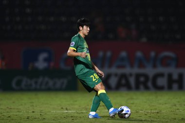 Chiangrai-Tayland-FEB 18, 2020: JIANG TAO # 28 Beijing guoan oyuncusu 2020 yılında Beijing guoan utd 'a karşı Birleşik stadyum, chiangrai, thailand