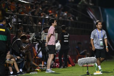 Chiangrai-Tayland-FEB 18, 2020: CHITTAWAN CHINANUWAT Chiangrai utd 'un Birleşmiş Stadyum, Chiangrai, Tayland' daki Pekin guoan FC 'sine karşı 2020 yılının arifesinde faaliyet gösteren danışmanı