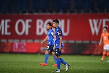 Bangkok-Tayland-20 Mar 2021-Sarach yooyen # 6 bg prathum oyuncusu BG prathum ile Léo Stadyumu 'nda ratchaburi karşı karşıya