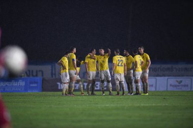 Nakhonpathom-Tayland-10 OCT 2020 Tayland Oyuncusu Tayland Spor Okulu Stadyumu 'nda Nakhonpathom ile oynanan dostluk maçı sırasında