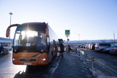 SAINT PETERSBURG, RUSSIA - 29 NOV, Grup Turistleri Havaalanı, Rusya 'ya gitmek için hazırlanıyor