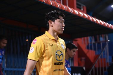 Bangkok-Tayland-15 Şubat 2020: YOON JUN SUNG Nakhonratchasrima mazda fc oyuncusu Tayland 'daki PAT Stadyumu' nda Nakhonchasrima mazda fc 'ye karşı 2020 liman fc.