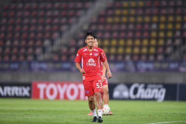 Prathumthani-Thailand-11 Nisan 2021: Chatmongkol ruengtanarot # 53 Chonburi Fc FC, Tampmasart Stadyumu 'ndaki Chonburi Fc' e karşı singha chiangrai utd arasında oynandı.
