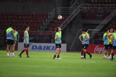 Pathumthani-Tayland-31 OCT 2020 - True Bangkok 'un oyuncusu 2020' de True Bangkok ile Thammasart Stadyumu 'ndaki Port Fc maçında