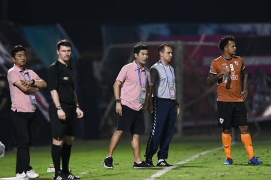 Chiangrai-Tayland-FEB 18-2020: Chiangrai utd 'ın MITI TIYAPAIRAT danışmanı, 2020 yılında Pekin guoan fc' sine karşı Birleşik Stadyum, Chiangrai, Tayland