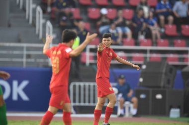 Bangkok-Tayland-18 Ocak 2020: Tayland sahasında Tayland ile Tayland 'daki Tayland Stadyumu arasında 2020 yılındaki AFC U23 şampiyonluğu sırasında Suppachai jaidet player of thailand