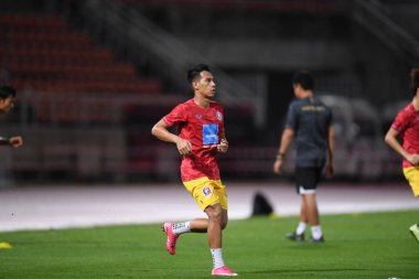 Pathumthani-Tayland-31 OCT 2020 - Port Fc 'nin 34 numaralı oyuncusu 2020' de True Bangkok ile Thammasart Stadyumu 'ndaki Port Fc maçında