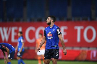 Bangkok-Tayland-20 Mar 2021-Victor Cardozo # 5 numaralı BG Prathum oyuncusu BG Prathum ile Tayland 'daki Leo Stadyumu' nda ratchaburi karşı karşıya