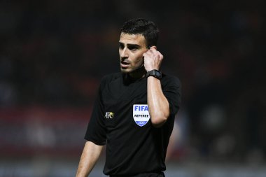 Chiangrai-Tayland-FEB 18-2020: HANNA HATTAB Hakem listesi sarı kart afc 2020 'de Chiangrai utd ile Beijing guoan fc karşı Birleşik Stadyumu, Chiangrai, Tayland