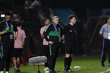 Chiangrai-Tayland-FEB 18-2020: BRUNO GENESIO Beijing guoan baş antrenörü 2020 yılında Beijing guoan utd ile Beijing guoan fc karşı Birleşik Stadyumu, Chiangrai, Tayland