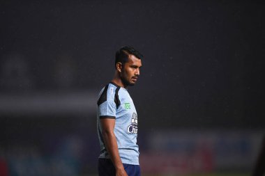 Nakhonpathom-Tayland-10 OCT 2020-Chokchai chuchai 3 numaralı nakhonpathom oyuncusu, Tayland spor okulundaki stadyumda nakhonpathom maçında