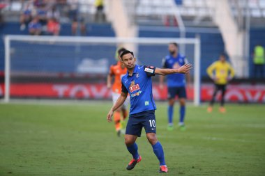 Bangkok-Tayland-20 Mar 2021-Sumanya Purisai # 10 bg prathum oyuncusu BG prathum ile Léo Stadyumu, Tayland 'da ratchaburi karşı karşıya