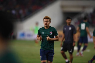 Hanoi-Vietnam-19 Kasım 2019: Fifa Dünya Kupası Katar 2022 'de Vietnam' a karşı Vietnam 'daki Dinh Stadyumu' nda Tayland Bunmatan Oyuncusu Theerathon