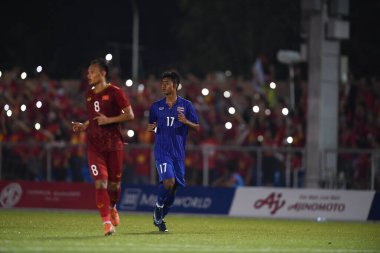 Laguna-Filipin-5 Aralık 2019: Tayland Futbol Stadyumu, Filipin 'de Vietnam' a karşı SEAGAMES 2019 sırasında Suphanat Mueanta # 17 Tayland Oyuncusu