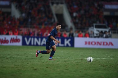 Hanoi-Vietnam-18 Kasım 2019: Tayland 'ın Pithiwat sukjitthammakul Oyuncusu Fifa Dünya Kupası 2022' den önceki resmi eğitim sırasında Vietnam 'a karşı benim dinh stadyumumda
